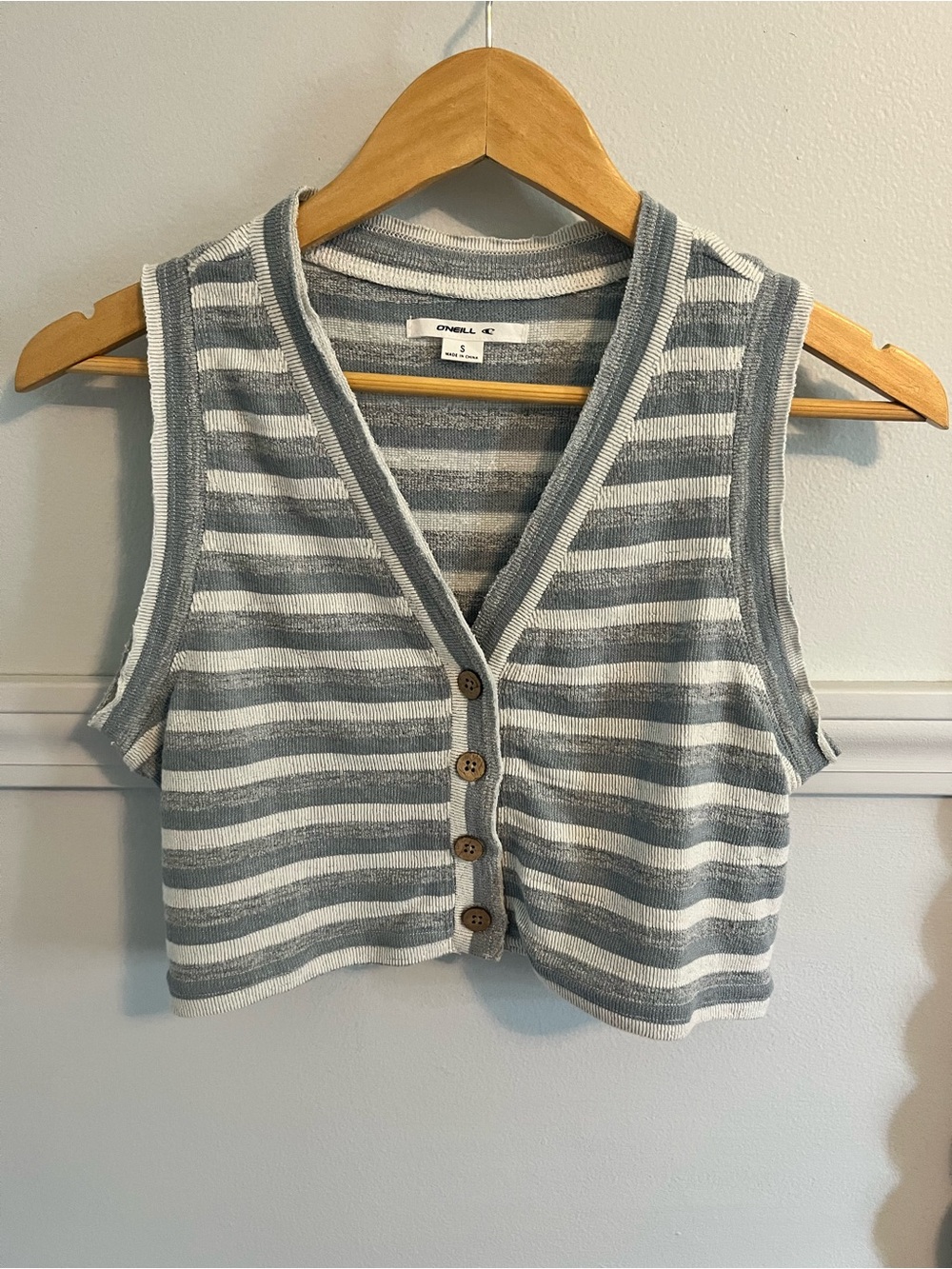O'Neill Blue & White Striped Knit Button-Front Cropped Vest